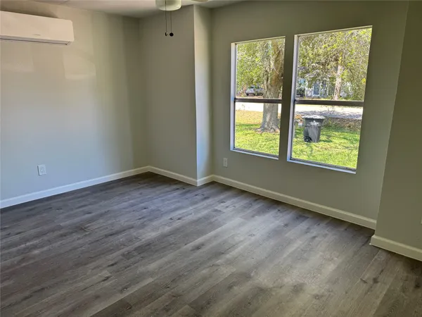$1,400 | 1915 West Sealy Street, Alvin, TX 77511