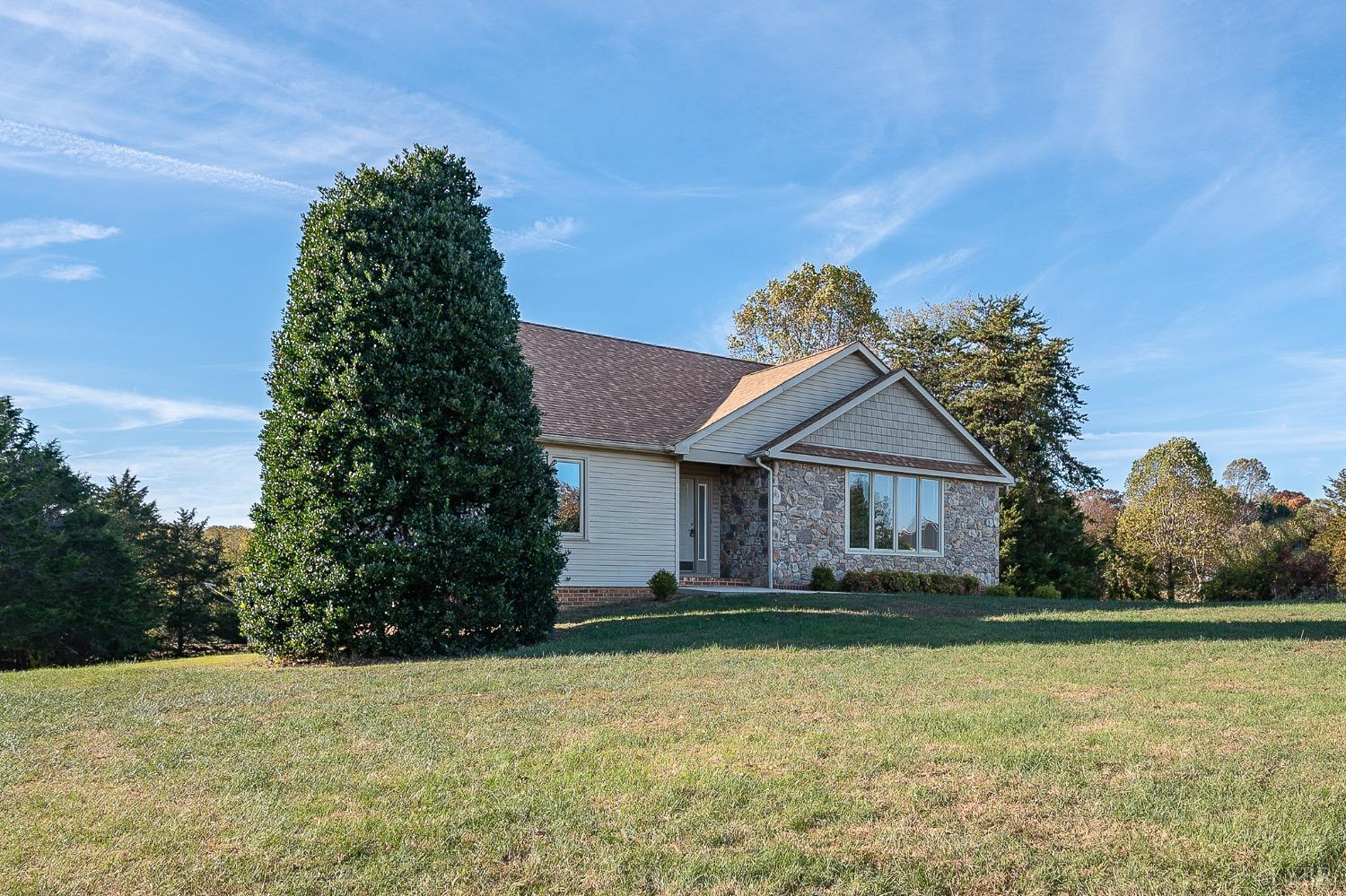 2629 Everett Road Forest, VA 24551 - Photo 4 of 47 a view of a house with a yard