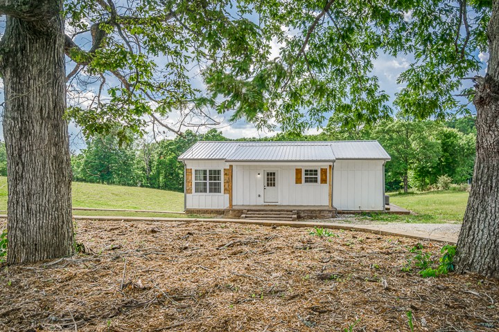 330 Billings Road Sparta, TN 38583 - Photo 3 of 28 a view of a house with a yard