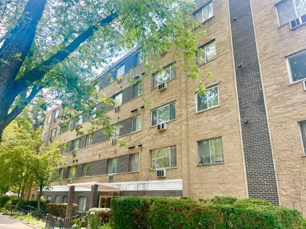 $1,595 | 7306 North Winchester Avenue, Unit 506, Chicago, IL 60626