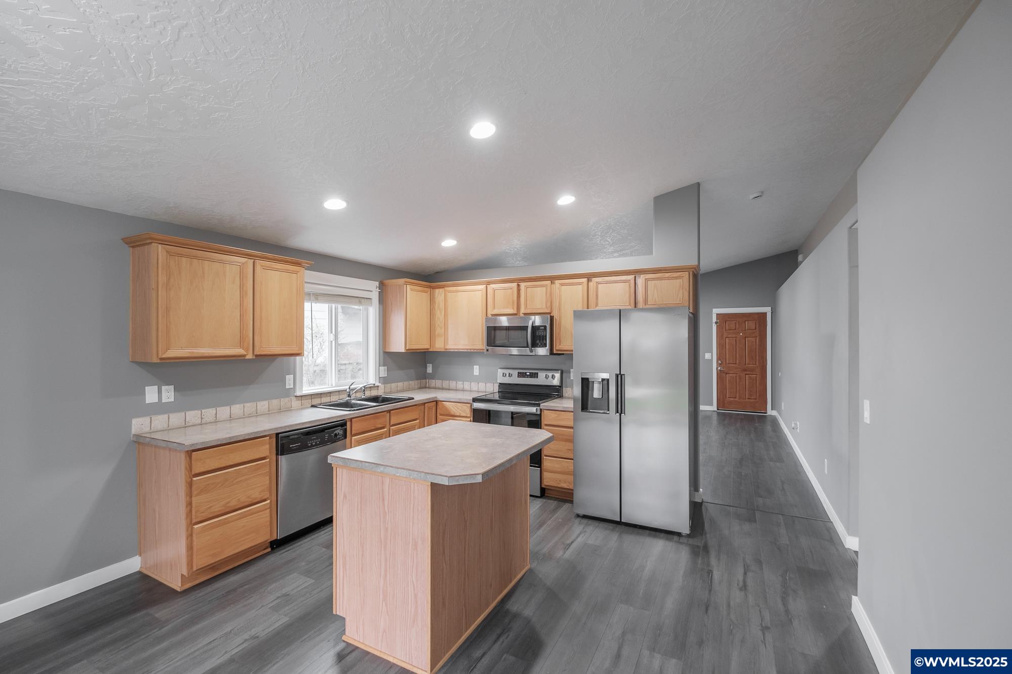 528 Northeast Breezy Way Albany, OR 97322 - Photo 14 of 48