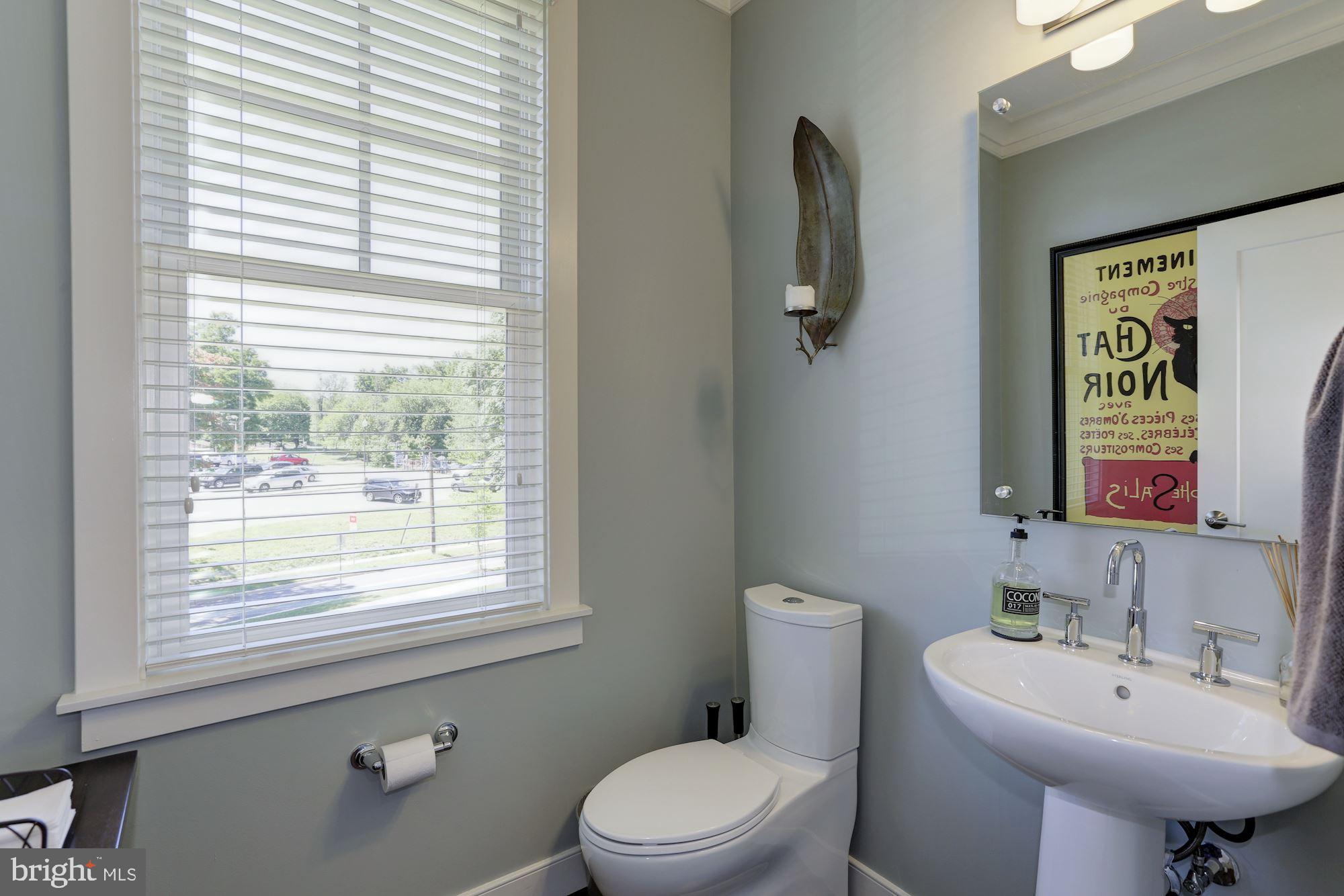 648 Ellsworth Drive Silver Spring, MD 20910 - Photo 18 of 33 Bath on 2nd Level