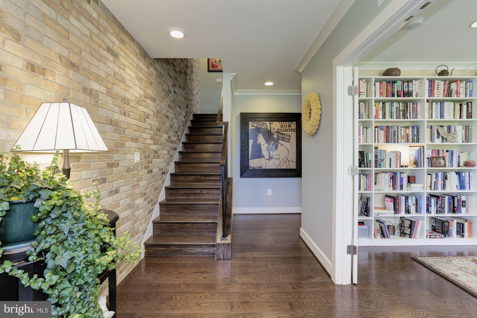 648 Ellsworth Drive Silver Spring, MD 20910 - Photo 5 of 33 Entry Way