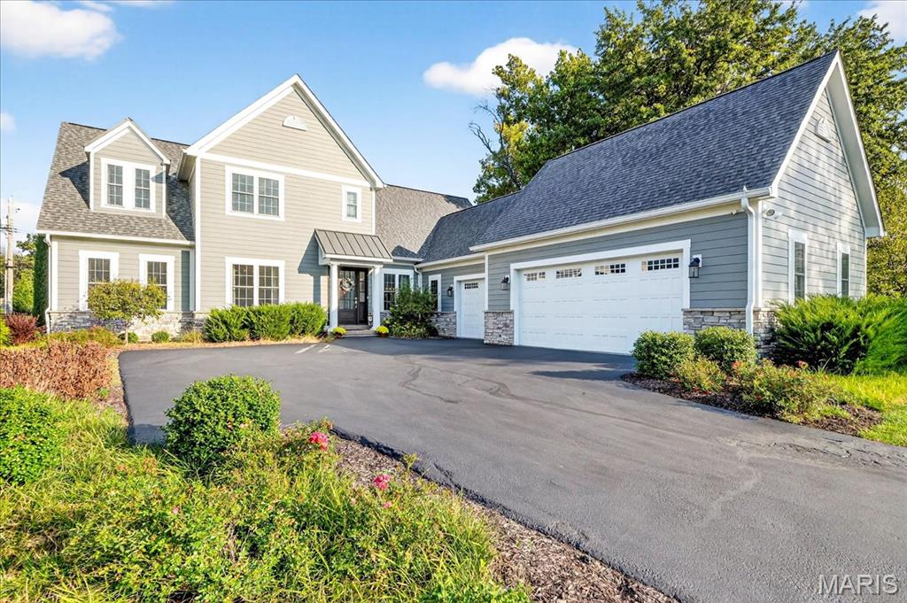 10135 Fieldcrest Lane St. Louis, MO 63124 - Photo 1 of 50