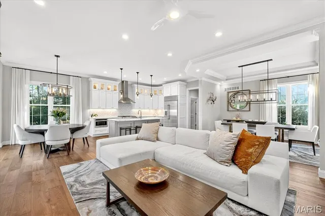 $1,500,000 | 10135 Fieldcrest Lane, St. Louis, MO 63124