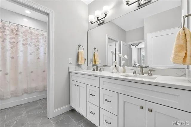 $1,500,000 | 10135 Fieldcrest Lane, St. Louis, MO 63124