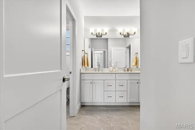 $1,500,000 | 10135 Fieldcrest Lane, St. Louis, MO 63124