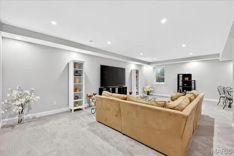 $1,500,000 | 10135 Fieldcrest Lane, St. Louis, MO 63124