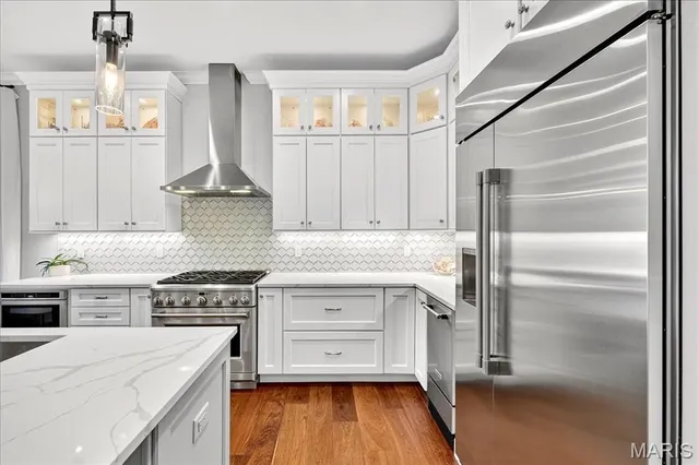 $1,500,000 | 10135 Fieldcrest Lane, St. Louis, MO 63124