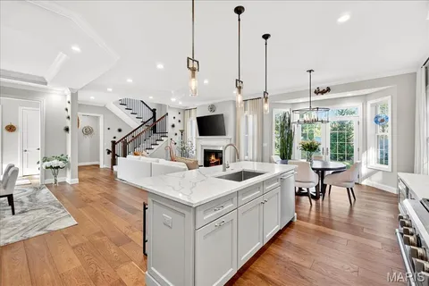 $1,500,000 | 10135 Fieldcrest Lane, St. Louis, MO 63124