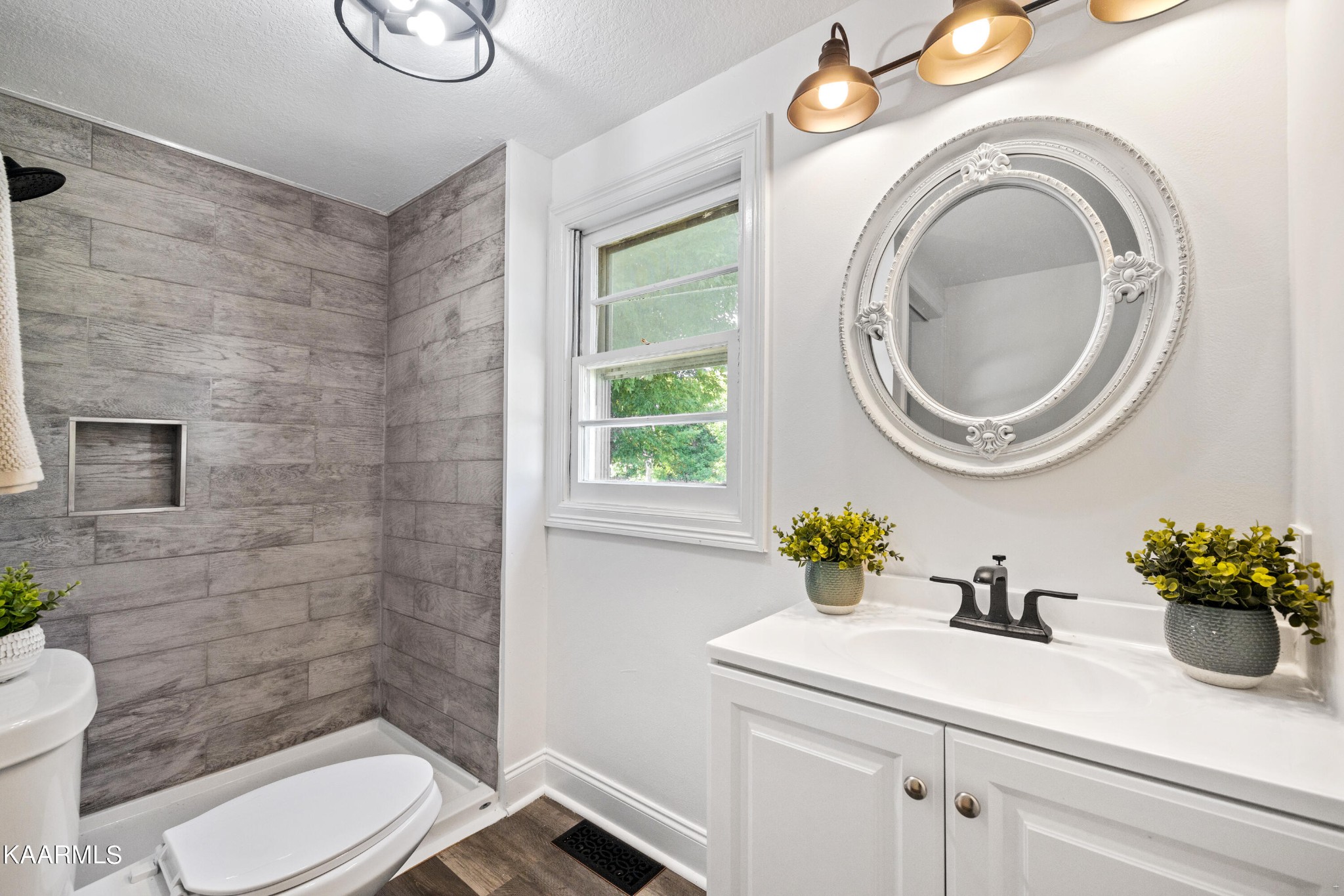 3044 Sims Road Sevierville, TN 37876 - Photo 17 of 34 a bathroom with a toilet a sink and a shower