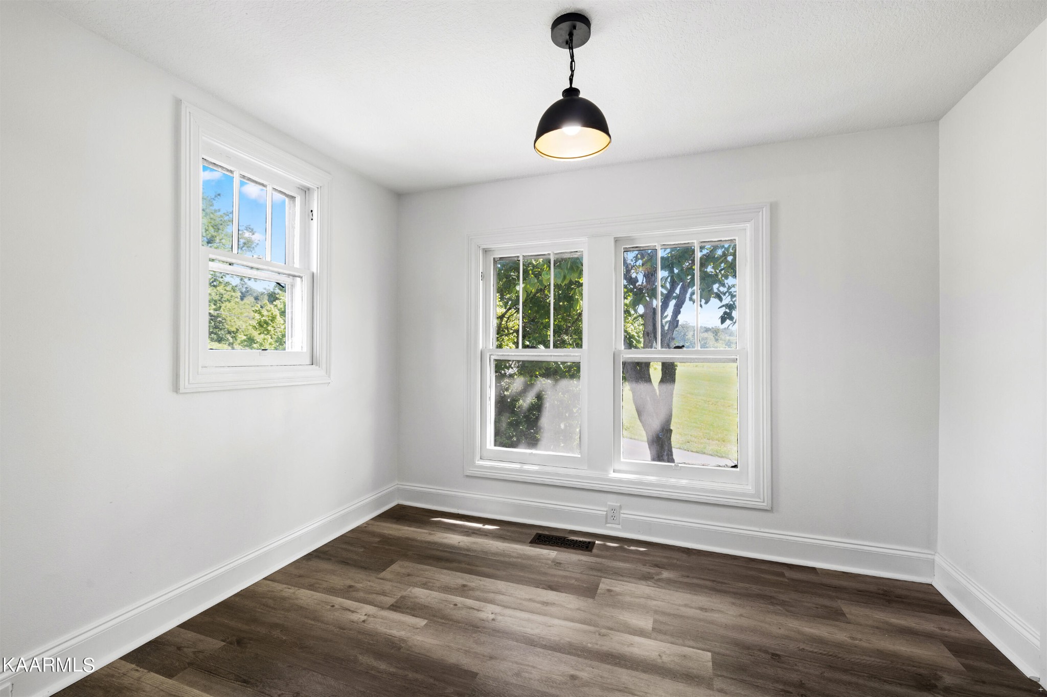 3044 Sims Road Sevierville, TN 37876 - Photo 10 of 34 an empty room with windows