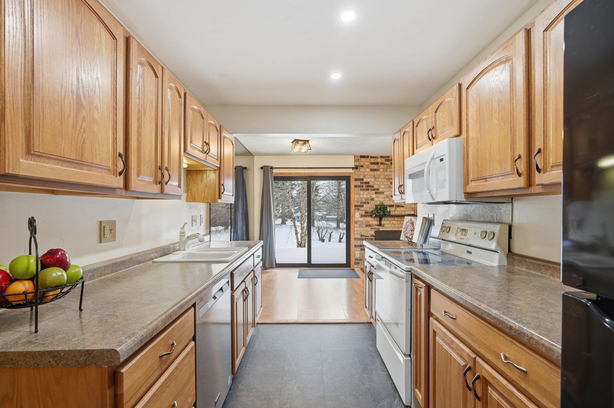 7290 Vista Court Eden Prairie, MN 55346 - Photo 4 of 20