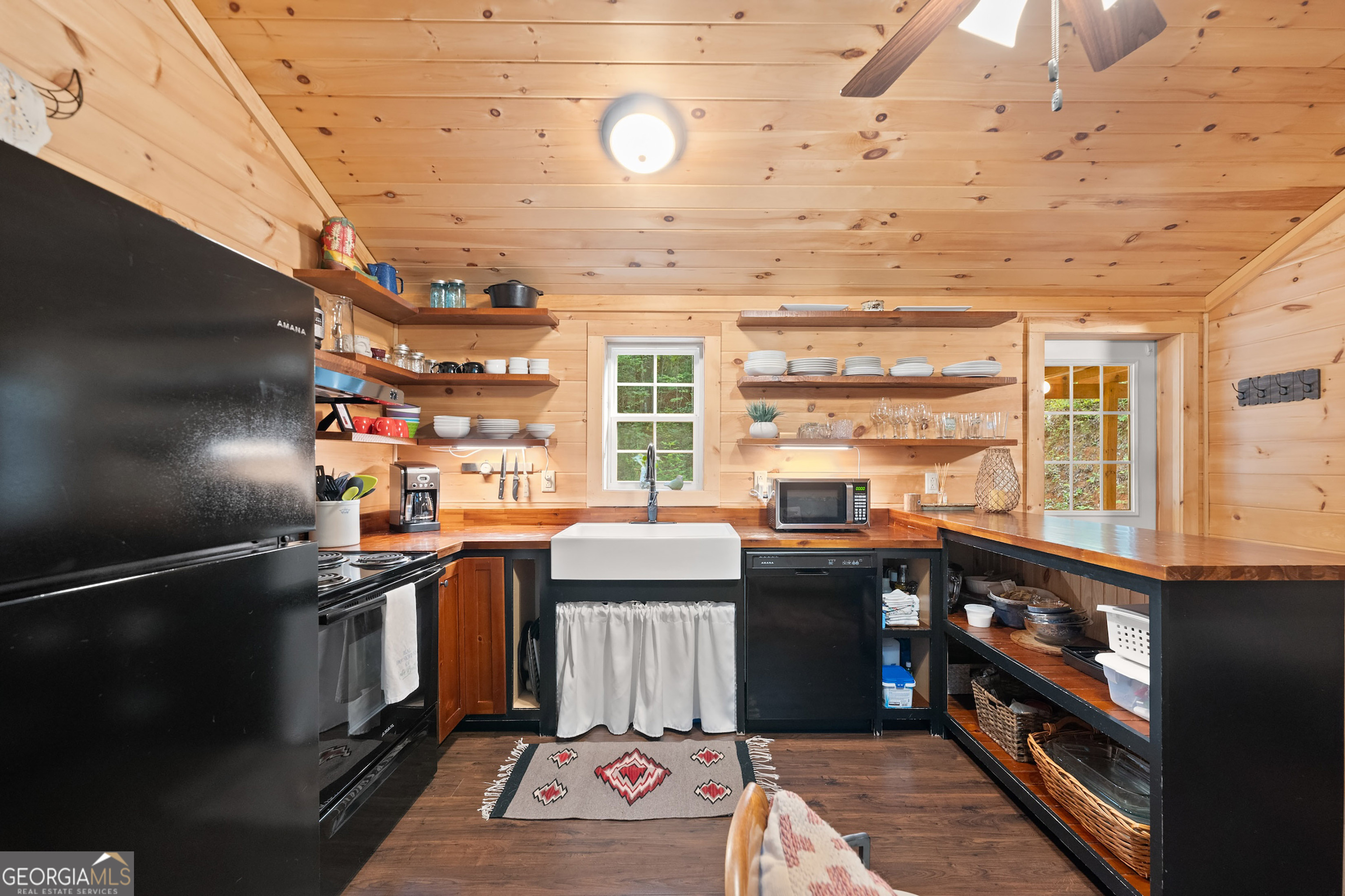 3103 Highway 197 Clarkesville, GA 30523 - Photo 14 of 30 a kitchen with lots of counter top space