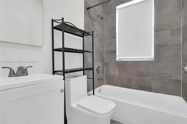 $1,750 | 402 Northwest 12th Avenue, Unit 202, Miami, FL 33128