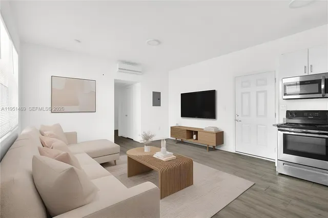 $1,750 | 402 Northwest 12th Avenue, Unit 202, Miami, FL 33128