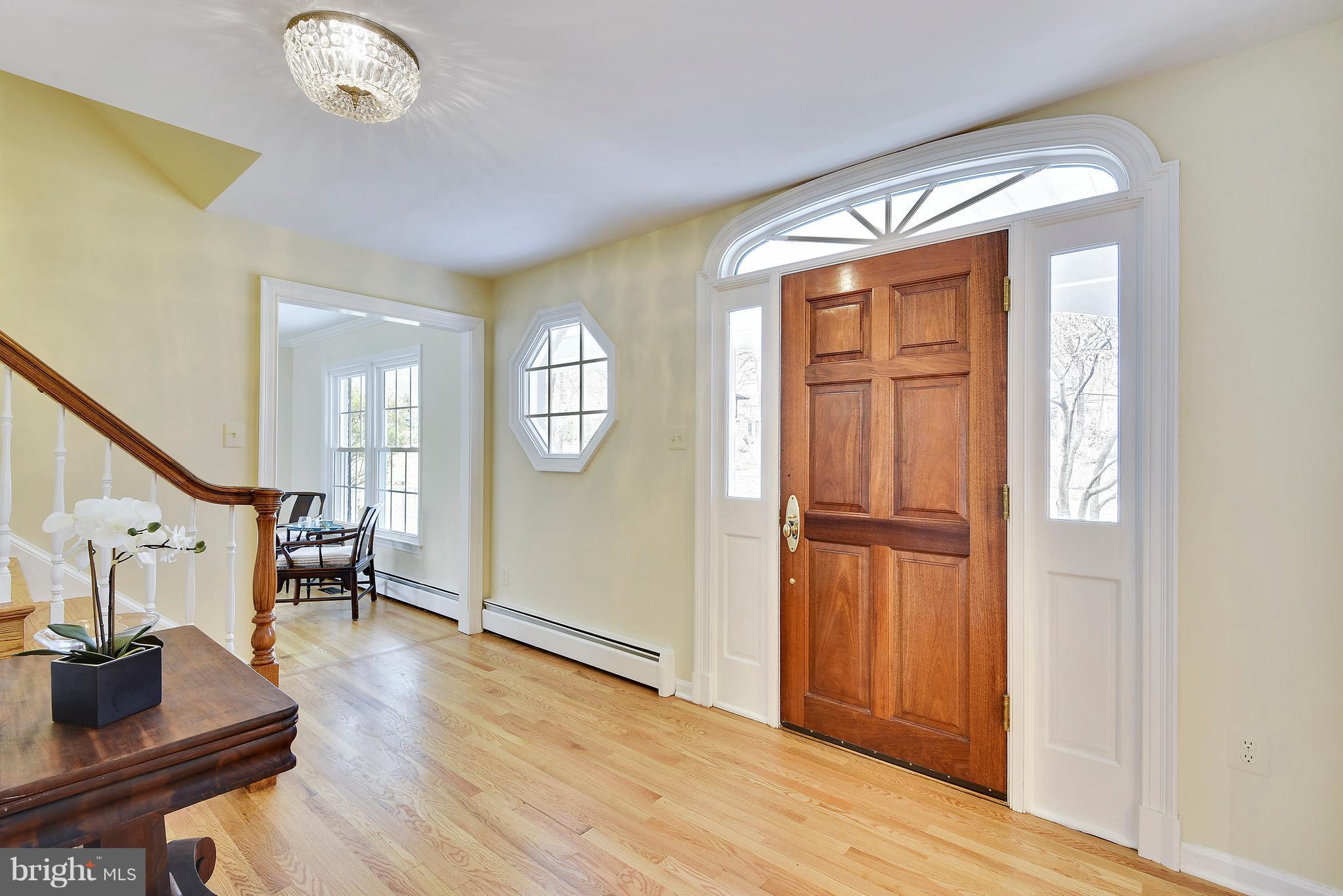 11120 Fawsett Road Potomac, MD 20854 - Photo 2 of 23 Welcoming foyer