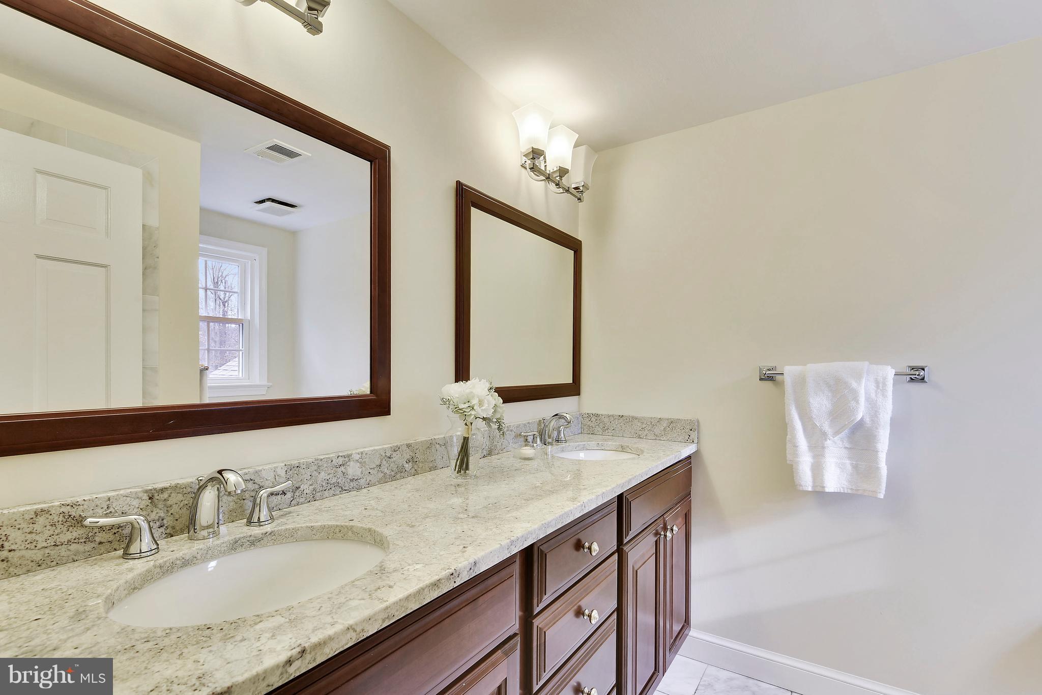 11120 Fawsett Road Potomac, MD 20854 - Photo 16 of 23 Bath (Master)