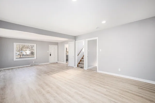 $2,300 | 2156 Washington Circle, Munster, IN 46321