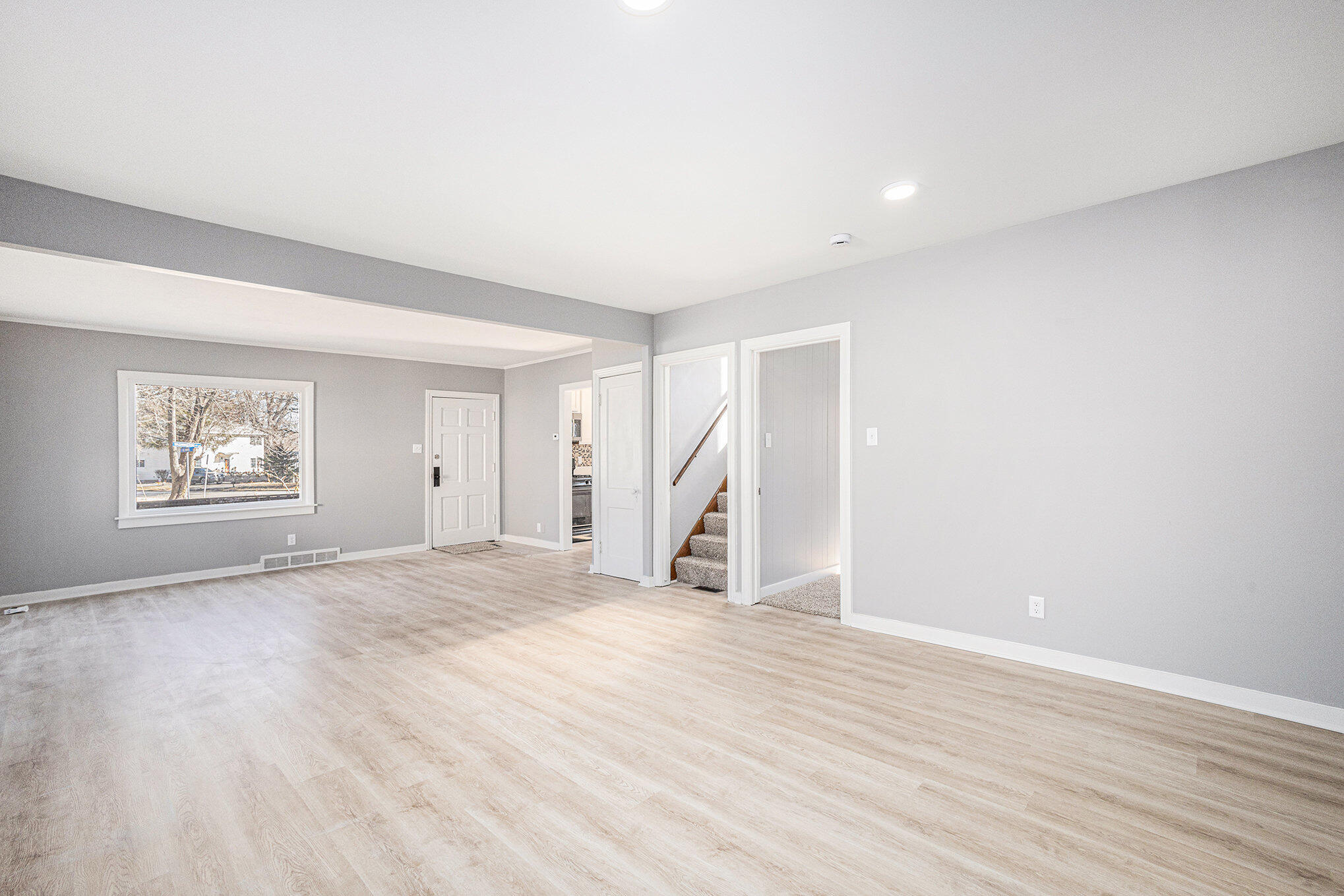 2156 Washington Circle Munster, IN 46321 - Photo 2 of 11 2038x1359