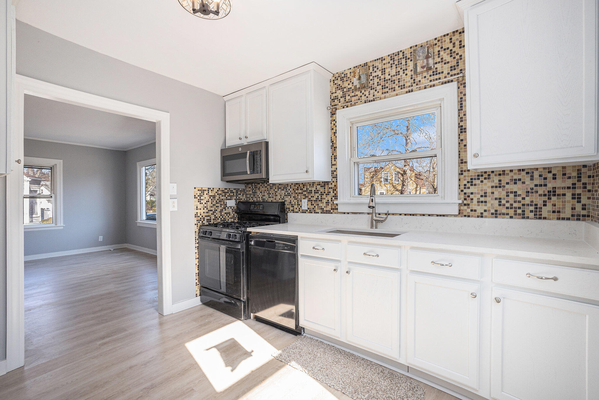 2156 Washington Circle Munster, IN 46321 - Photo 3 of 11 2038x1359