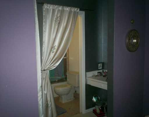 704 Lago Road, Unit D3 Delray Beach, FL 33445 - Photo 4 of 8 Master Bath/Spa