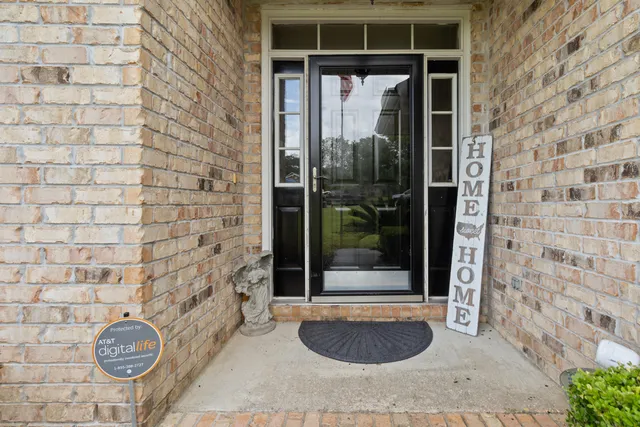 a view of a yard in front of house