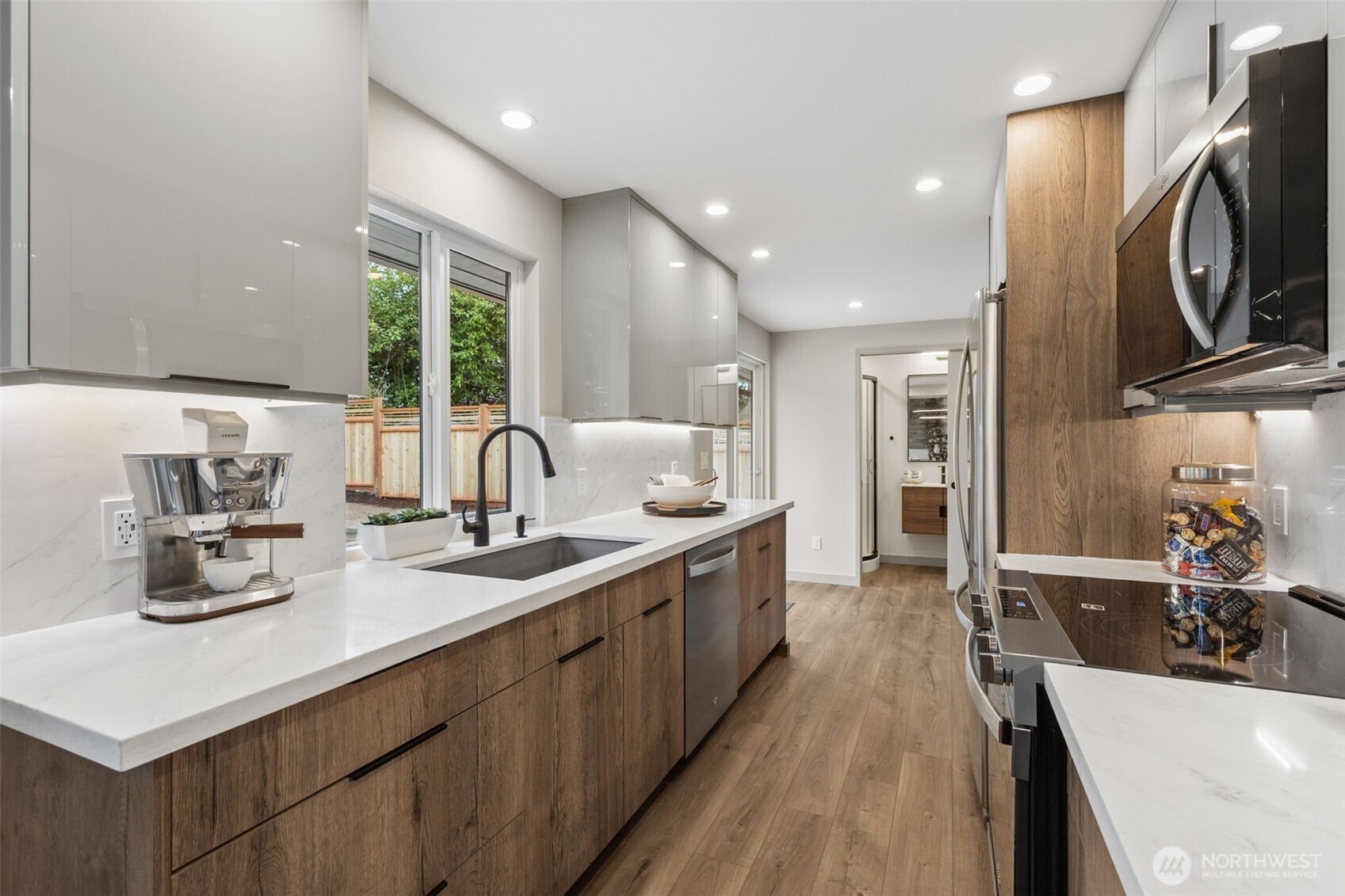 10021 19th Avenue Southwest Seattle, WA 98146 - Photo 11 of 31