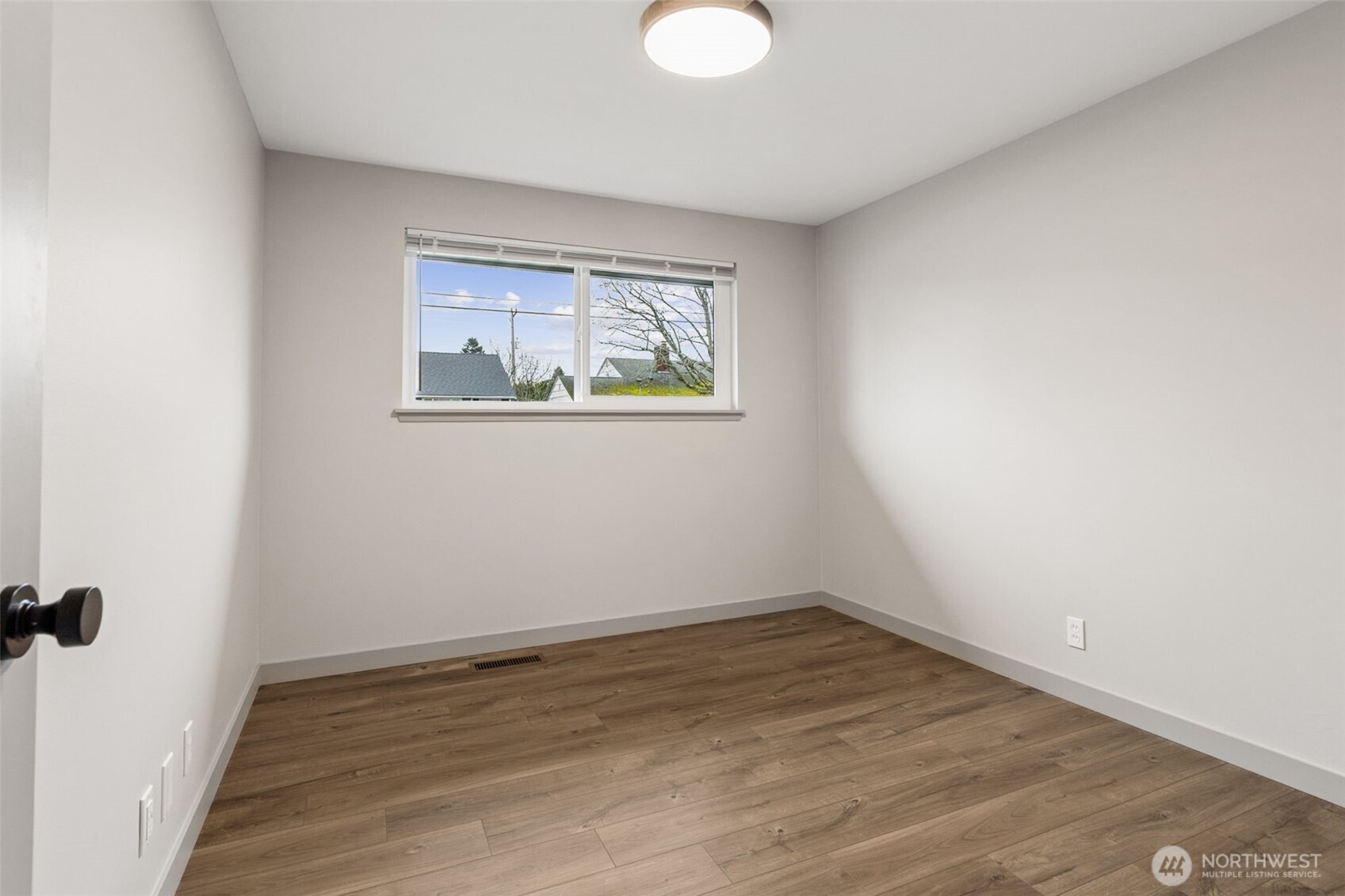 10021 19th Avenue Southwest Seattle, WA 98146 - Photo 21 of 31
