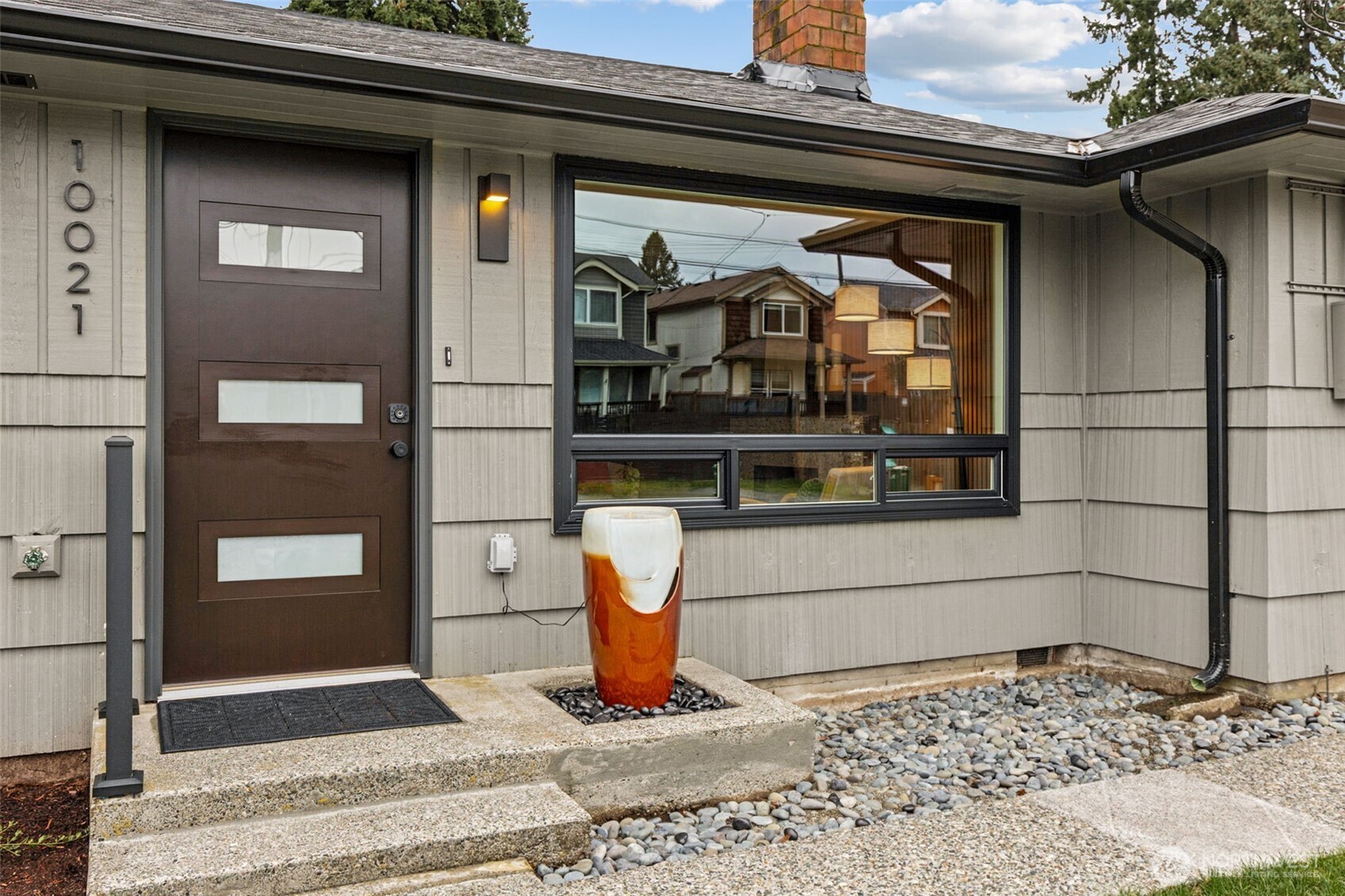 10021 19th Avenue Southwest Seattle, WA 98146 - Photo 3 of 31