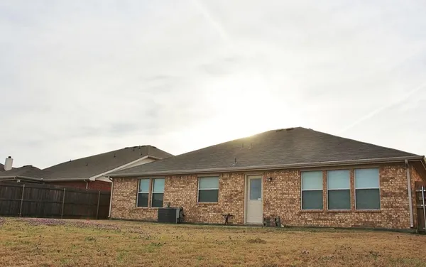 $2,195 | 6333 Pool View Drive, Dallas, TX 75249