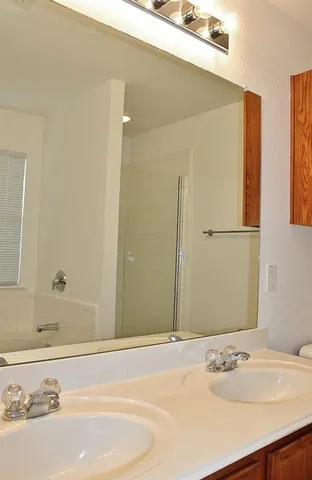 $2,225 | 6333 Pool View Drive, Dallas, TX 75249