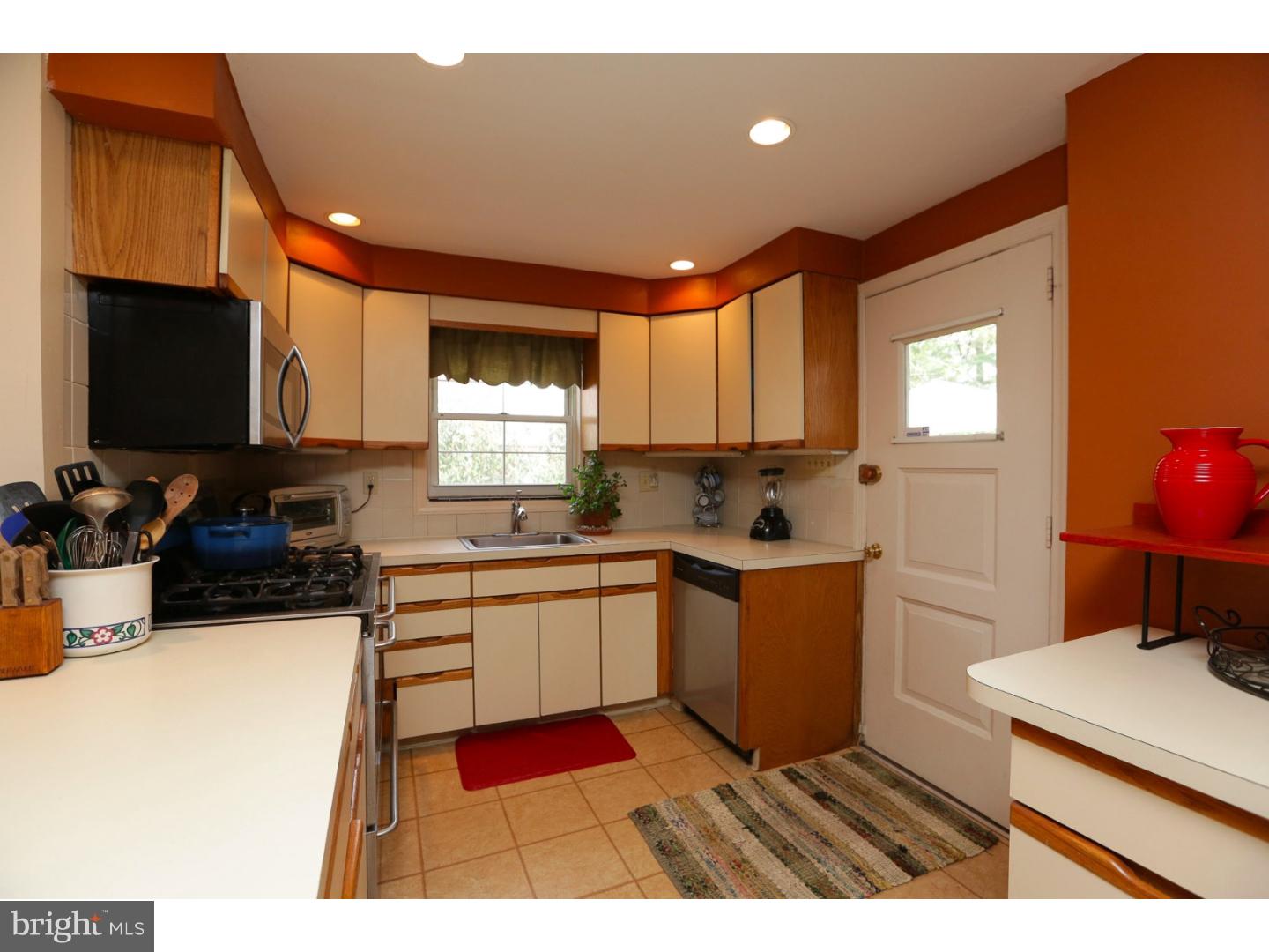 137 Kingston Road Cheltenham, PA 19012 - Photo 6 of 19
