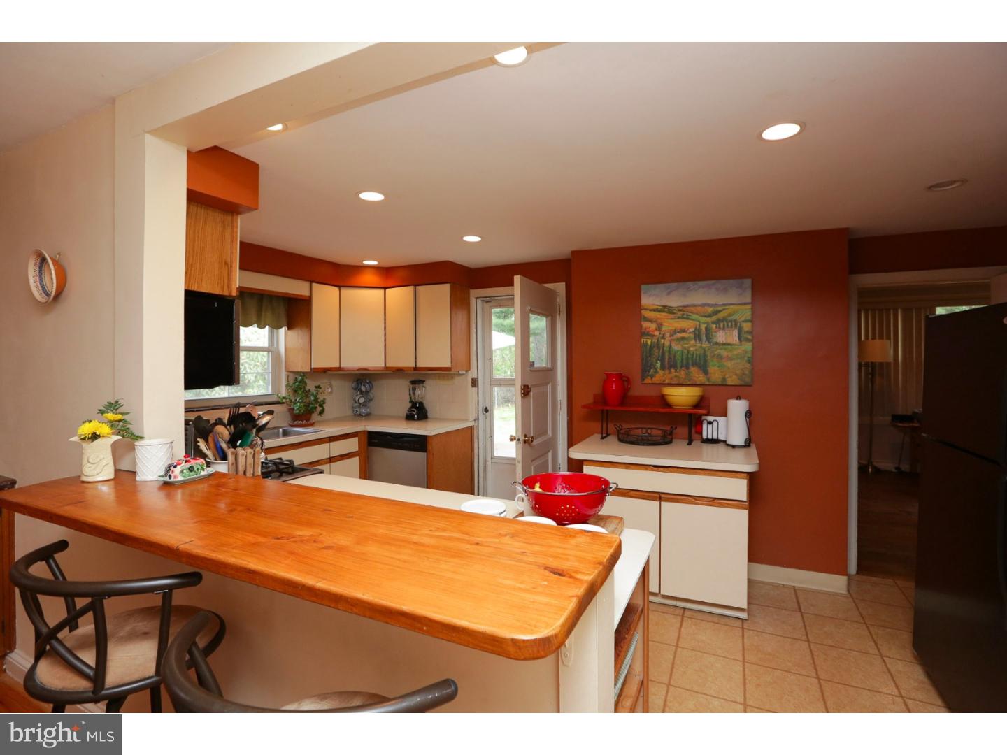 137 Kingston Road Cheltenham, PA 19012 - Photo 8 of 19