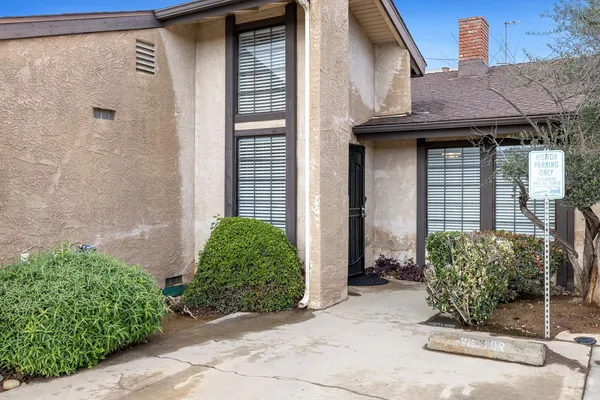 $300,000 | 1629 Willow Avenue, Clovis, CA 93612