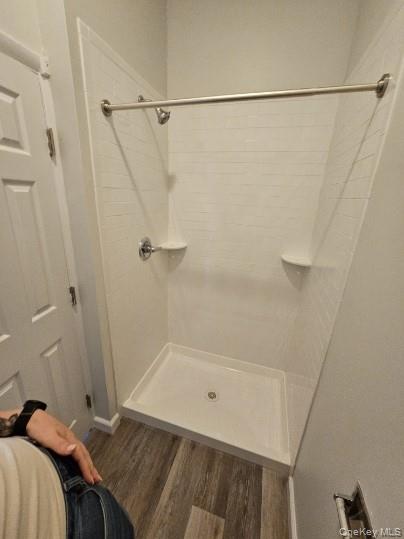 56 Old Post Road, Unit 4 Staatsburg, NY 12580 - Photo 6 of 9 a bathroom with a bathtub