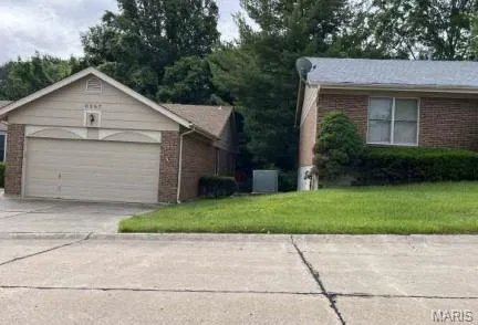 $104,900 | 6587 East Dolphin Circle, Unit B, Florissant, MO 63033