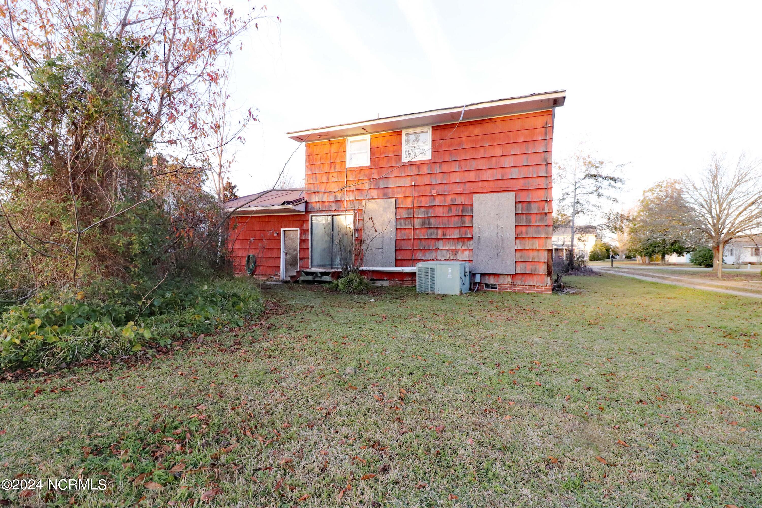 200 Shell Landing Road Beaufort, NC 28516 - Photo 3 of 13 Rear