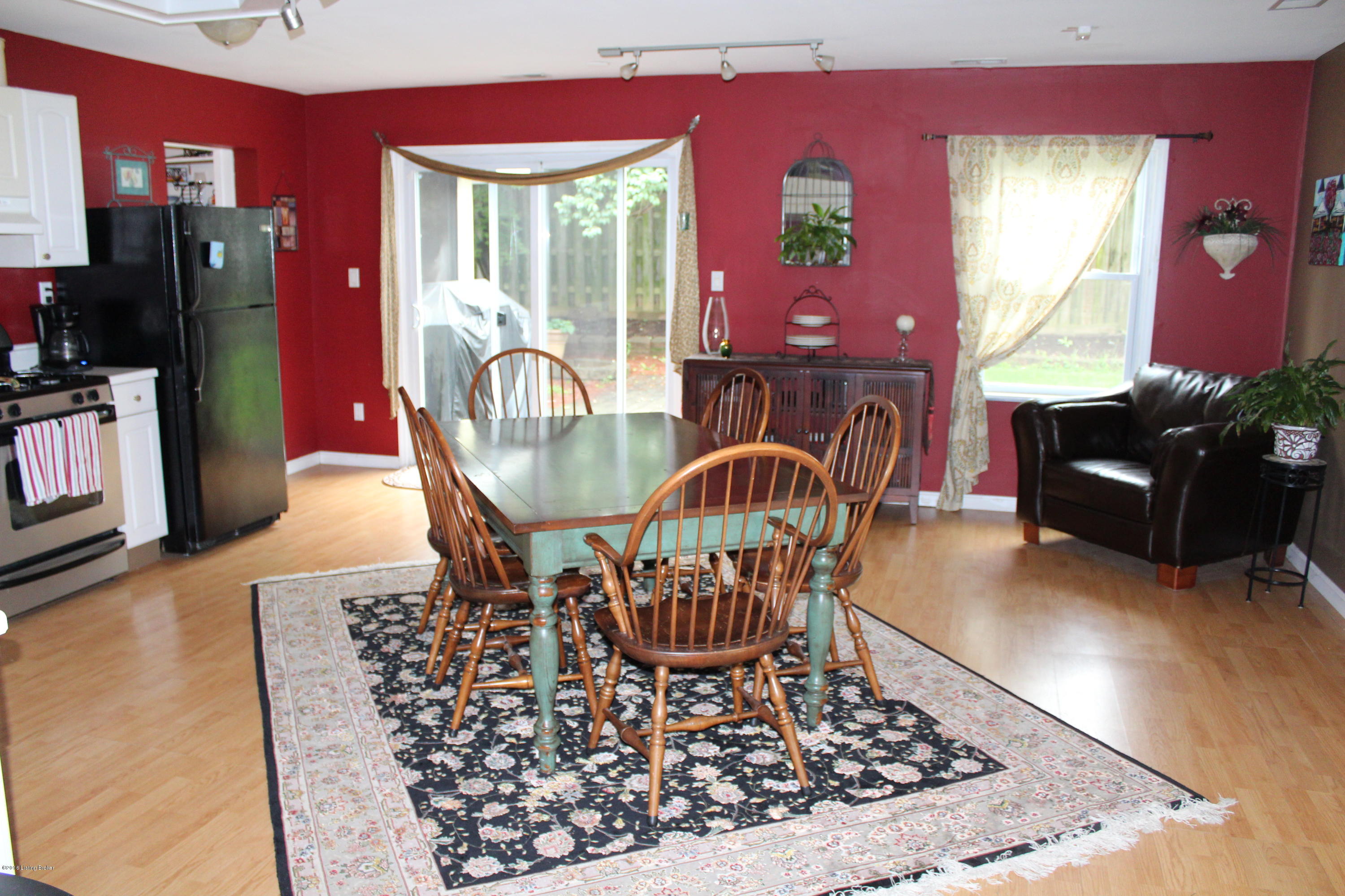 1718 Millgate Road Louisville, KY 40223 - Photo 6 of 31 6- Spacious eat in kitchen