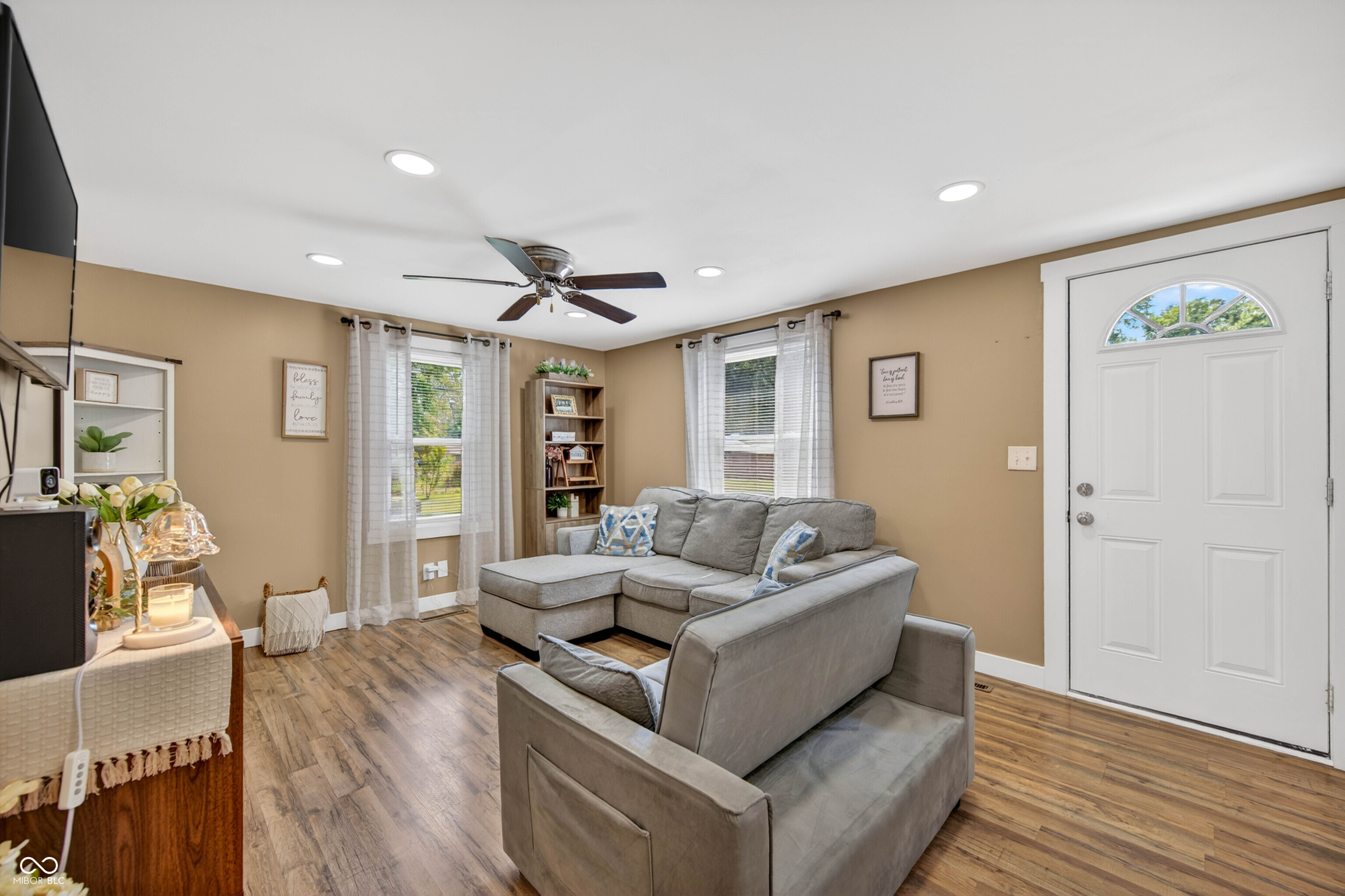 221 Della Road Columbus, IN 47203 - Photo 22 of 58