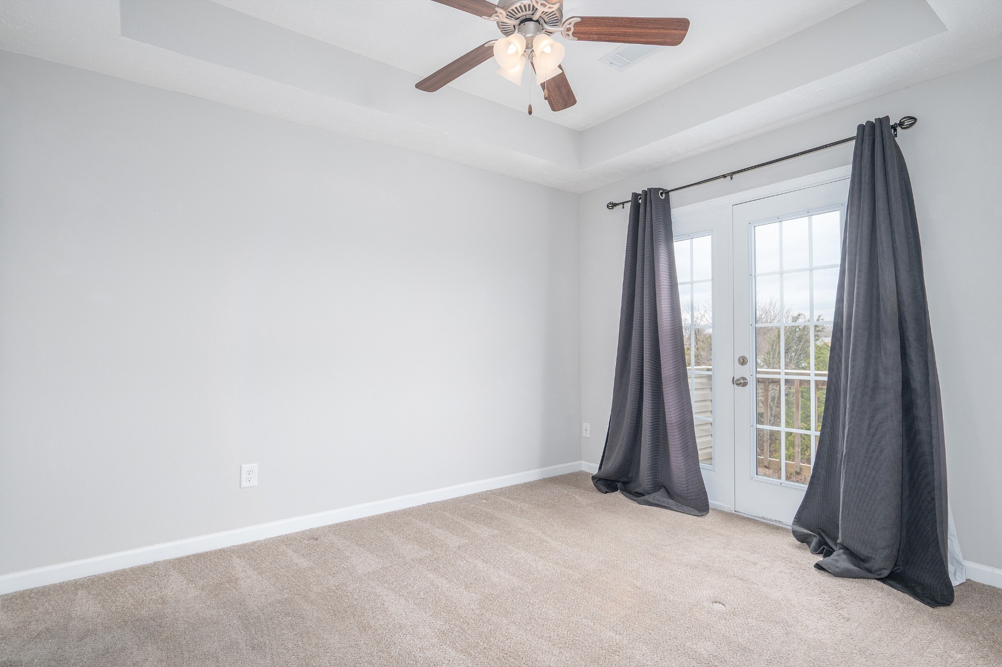 118 Ramsden Avenue La Vergne, TN 37086 - Photo 13 of 24 an empty room with windows and fan