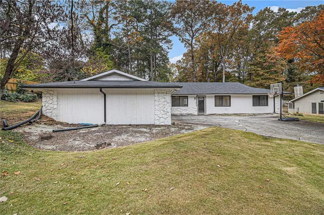 a house view with a outdoor space