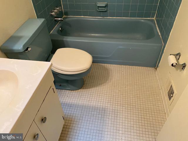 5231 Thunder Hill Road Columbia, MD 21045 - Photo 8 of 8 Hall Bath