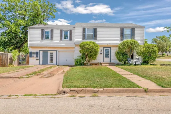 $325,000 | 2204 South 12th Street, Abilene, TX 79605