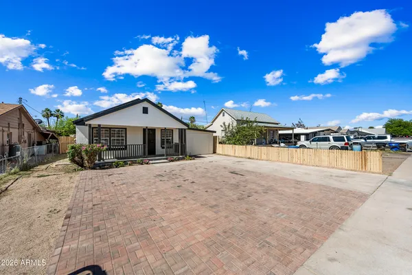 $2,495 | 750 West 1st Place, Mesa, AZ 85201