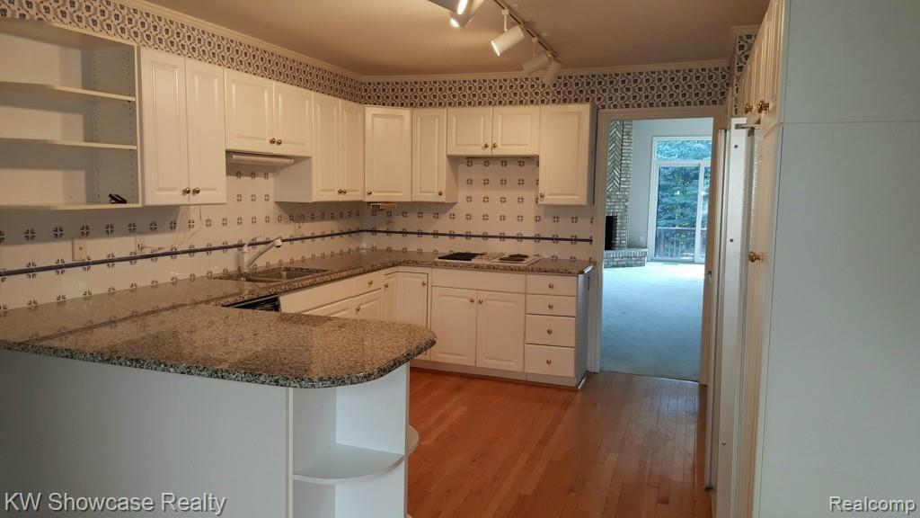 4981 Bloomfield Ridge, Unit 6 Bloomfield Hills, MI 48302 - Photo 10 of 22