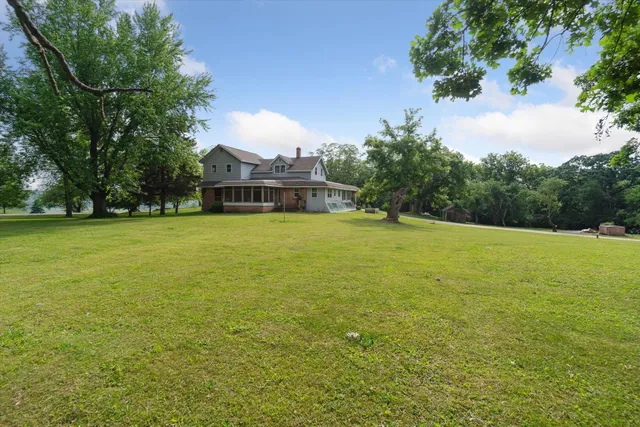 $500,000 | 2611 S Road, Burlington, WI 53105