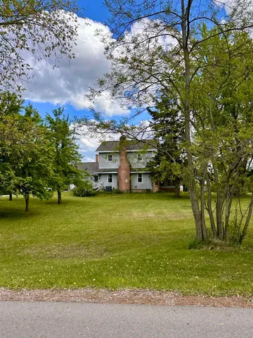 $500,000 | 2611 S Road, Burlington, WI 53105