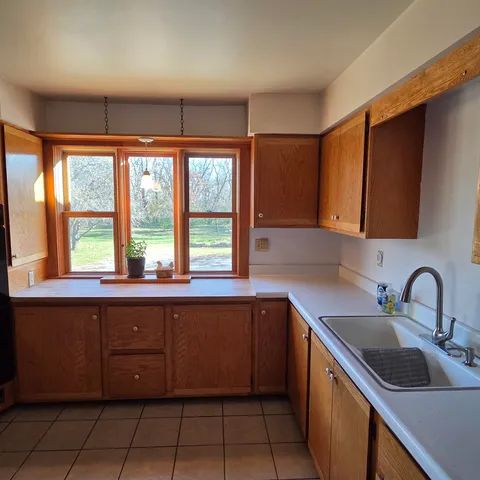 $500,000 | 2611 S Road, Burlington, WI 53105