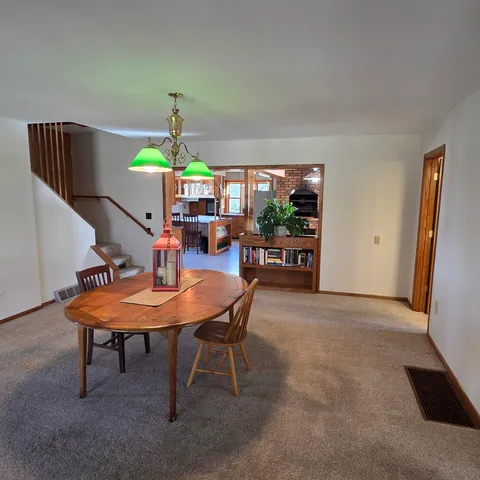 $500,000 | 2611 S Road, Burlington, WI 53105